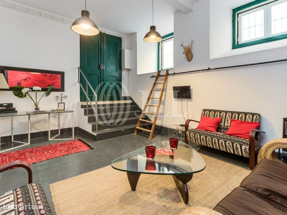 Loft T0+1 com afetação comercial, na Sé, em Lisboa