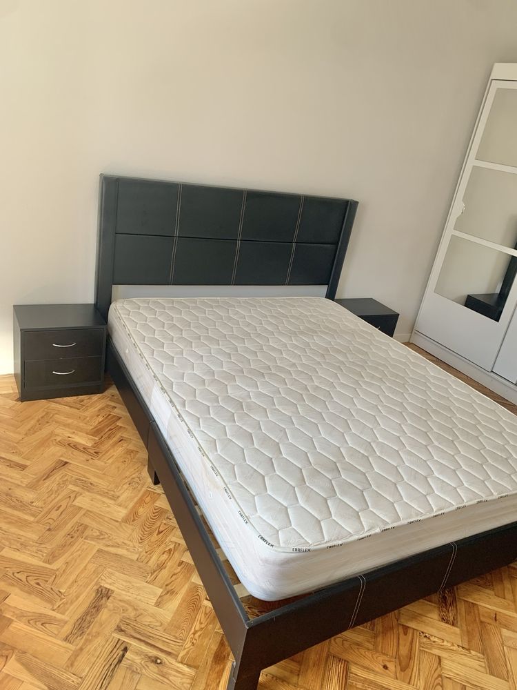 Cama de Casal, colchão e mesas de cabeceira