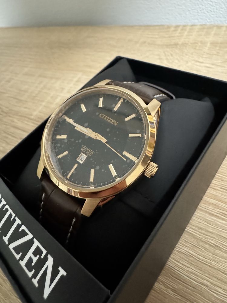 Citizen Quartz BI1033-04E - класика в чорному та золоті, оригінал 42мм
