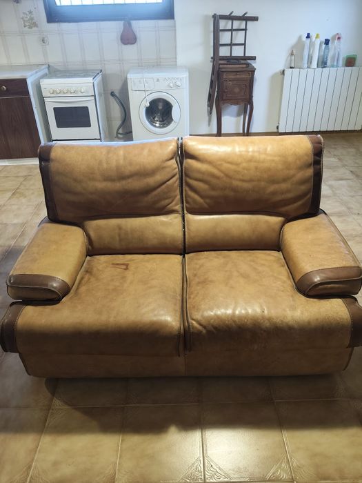 Sofá de couro antigo