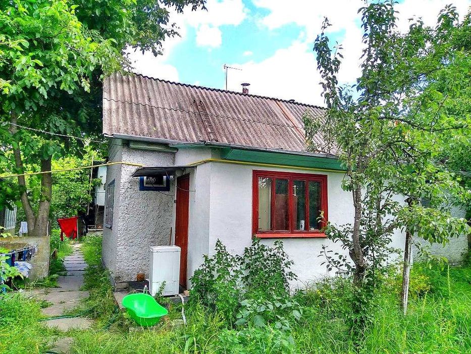 Продам жилий будинок з хозпобудовами та окремою банею в с.Ніжиловичі