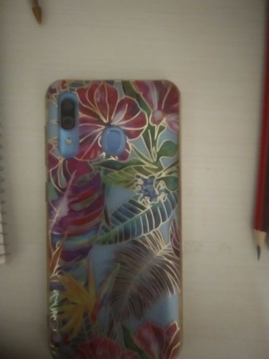 Продам телефон самсунг А30