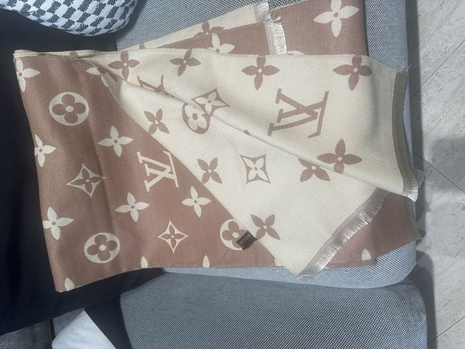 Caschecol Louis Vitton