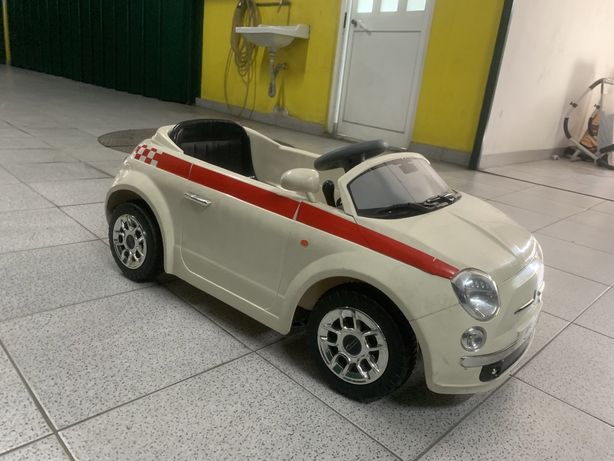 Fiat 500 para criança com cerca de 5 anos (bateria não funciona mas ca