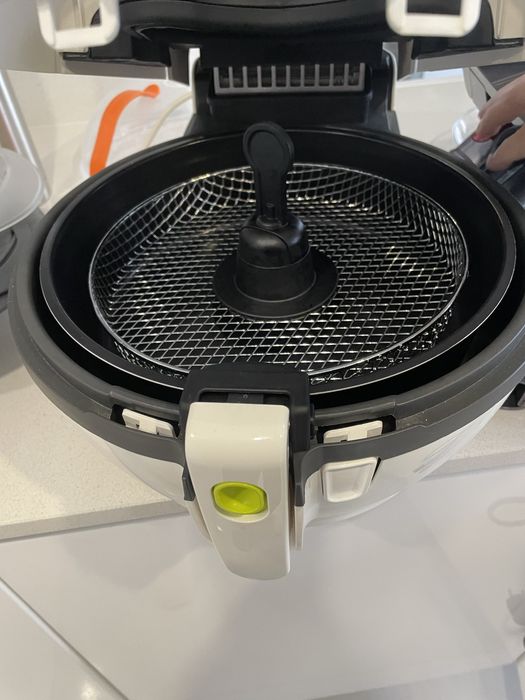 NOVA Fritadeira sem óleo Tefal Actifry * Baixa 10%