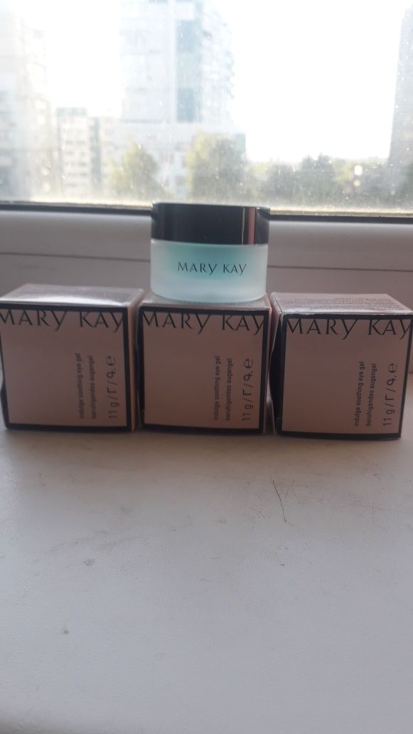 Засокійливий гель для шкіри навколо очей .Косметика Mary Kay.