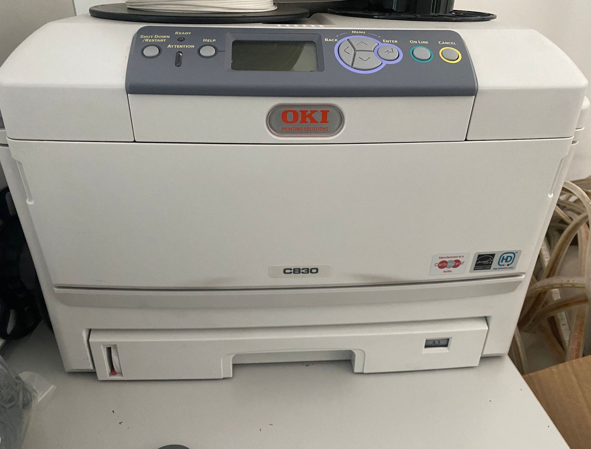 Impressora laser a cores OKI C830