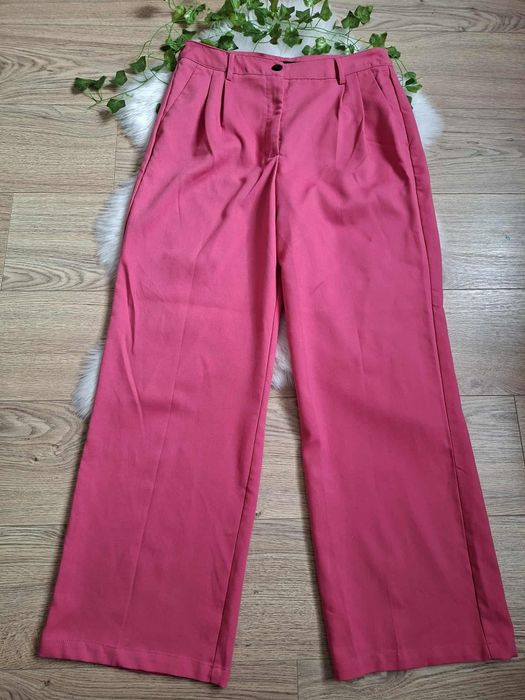 Różowe spodnie garniturowe damskie