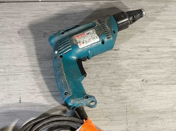Wkrętarka Makita 6821