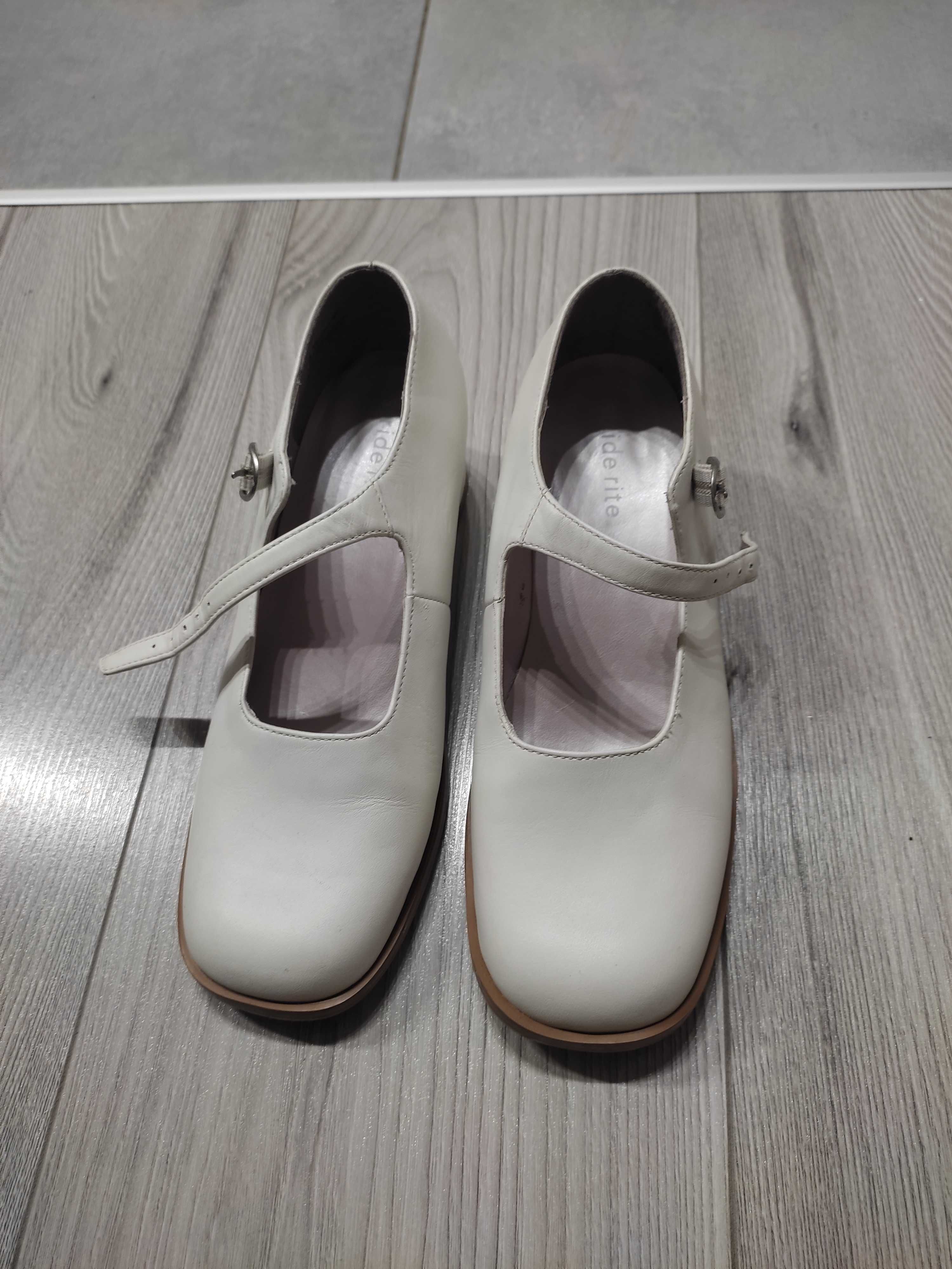 Buty dla dziewczynki białe