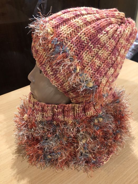 Шапка і горлишко нові