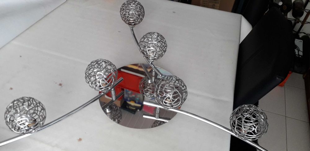 2 candeeiros com lâmpadas led