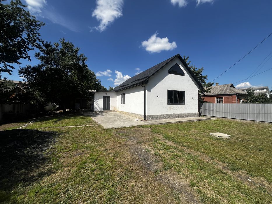 Продам будинок з незакінчиним ремонтом