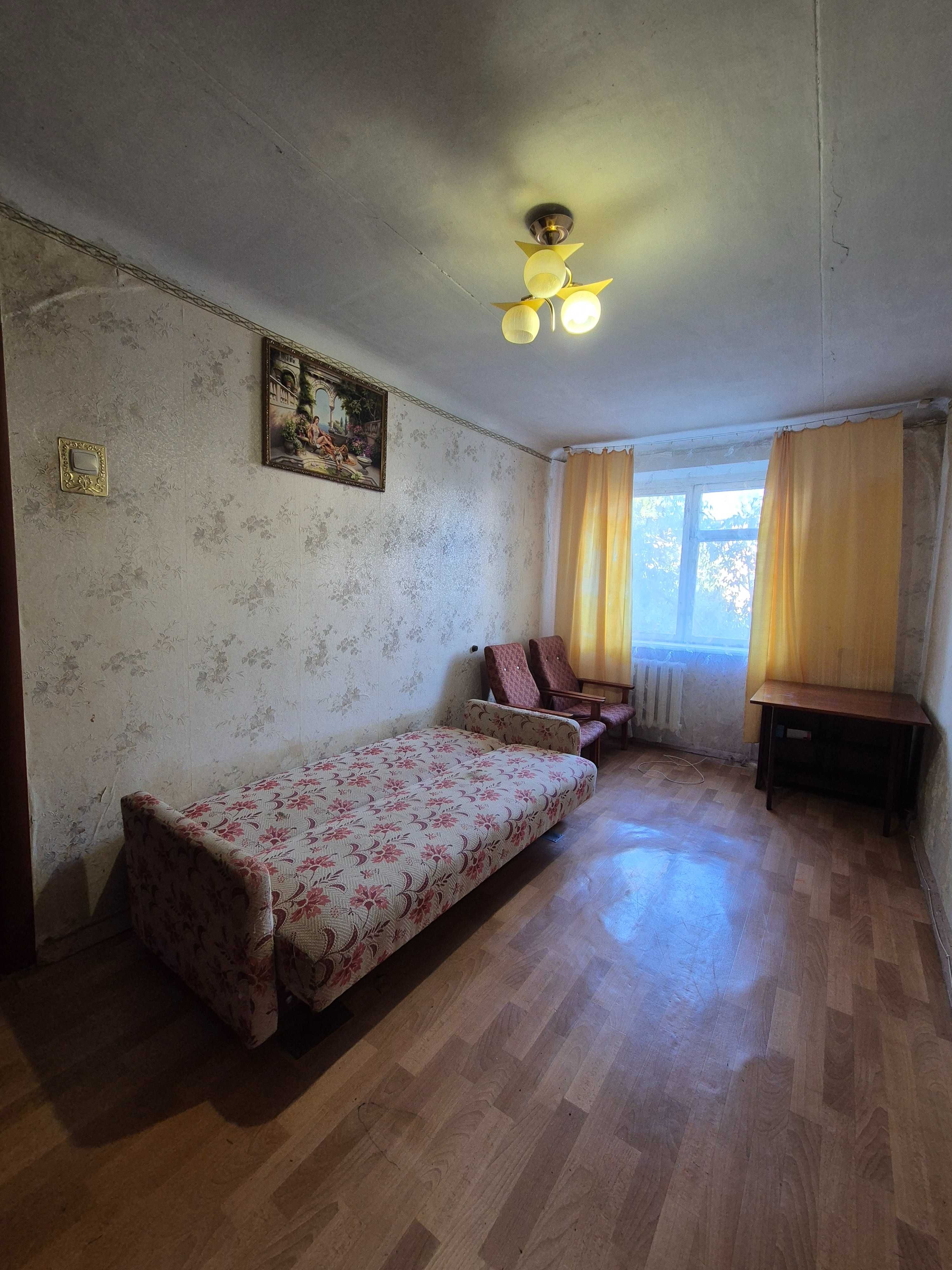 Алмазний продам 2-х кімнатну квартиру  4/5цегла кімнати окремі 45м
