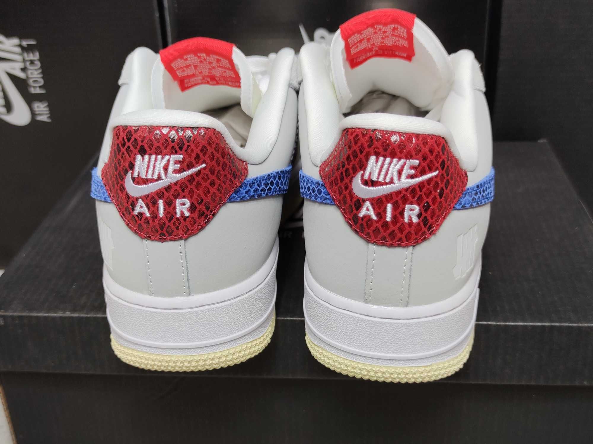 Nike Air Force 1 Low SP
Undefeated 5 On It Dunk vs. AF1