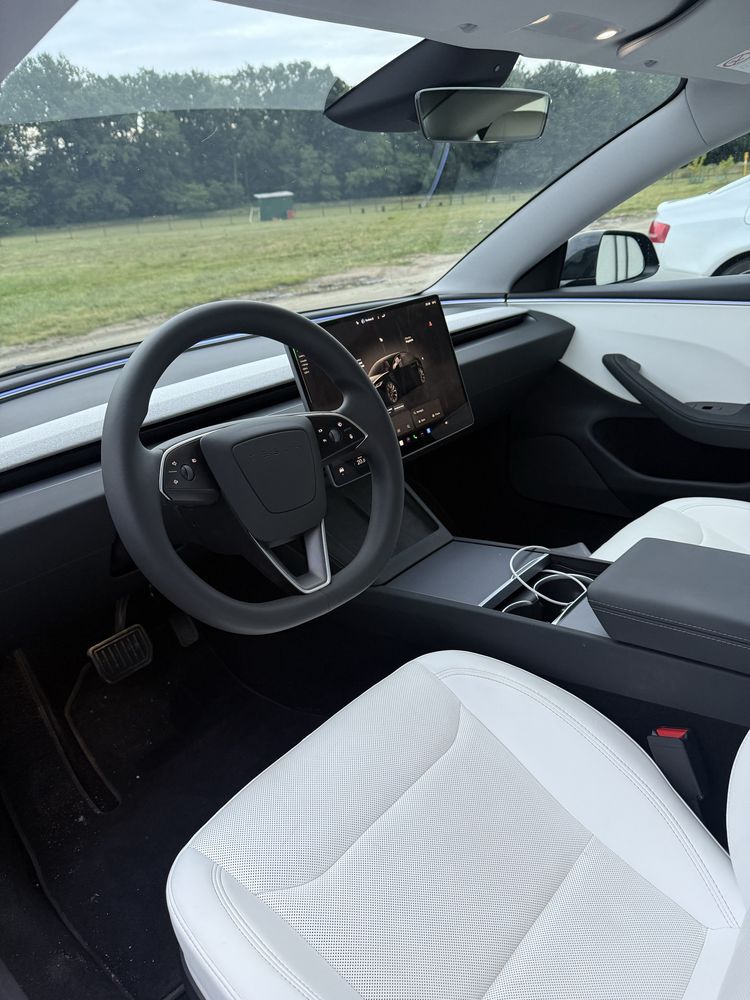 Tesla Model 3 HIGHLAND  Jak Nowa