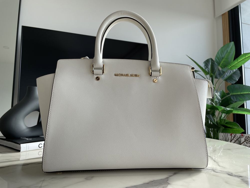 Mala Michael Kors branca de neve com alça e dust bag