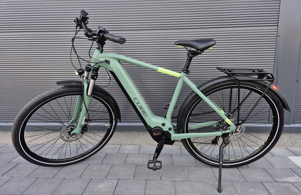 Rower elektryczny Cube Touring Hybrid ON1. roz. M, bardzo dobry stan !