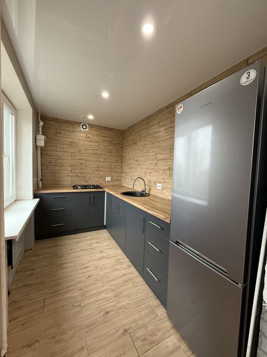 Продам 2-х кімнатну вул.Миру