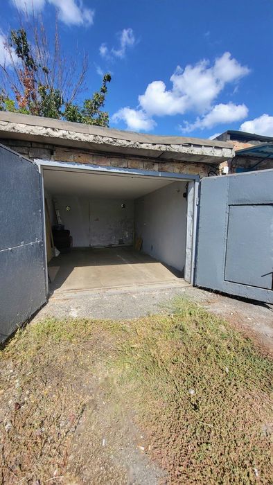 Гараж Європейський квартал, макдональдс