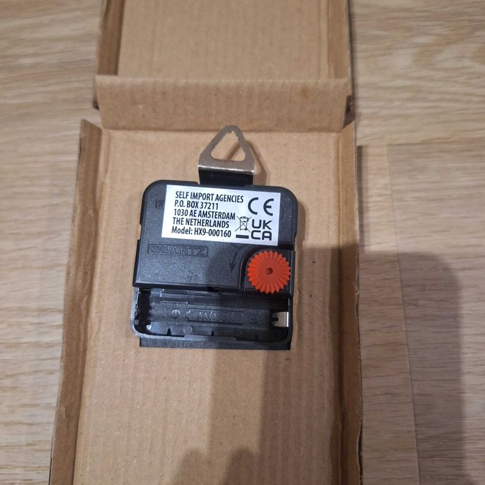 Zegar klejony do sciany czarny nowy