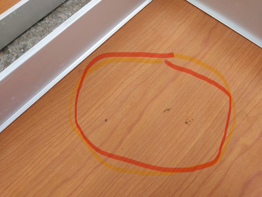 2 tacki szuflady - mogą slużyć jako tacki na śrubki, drobne narzędzia
