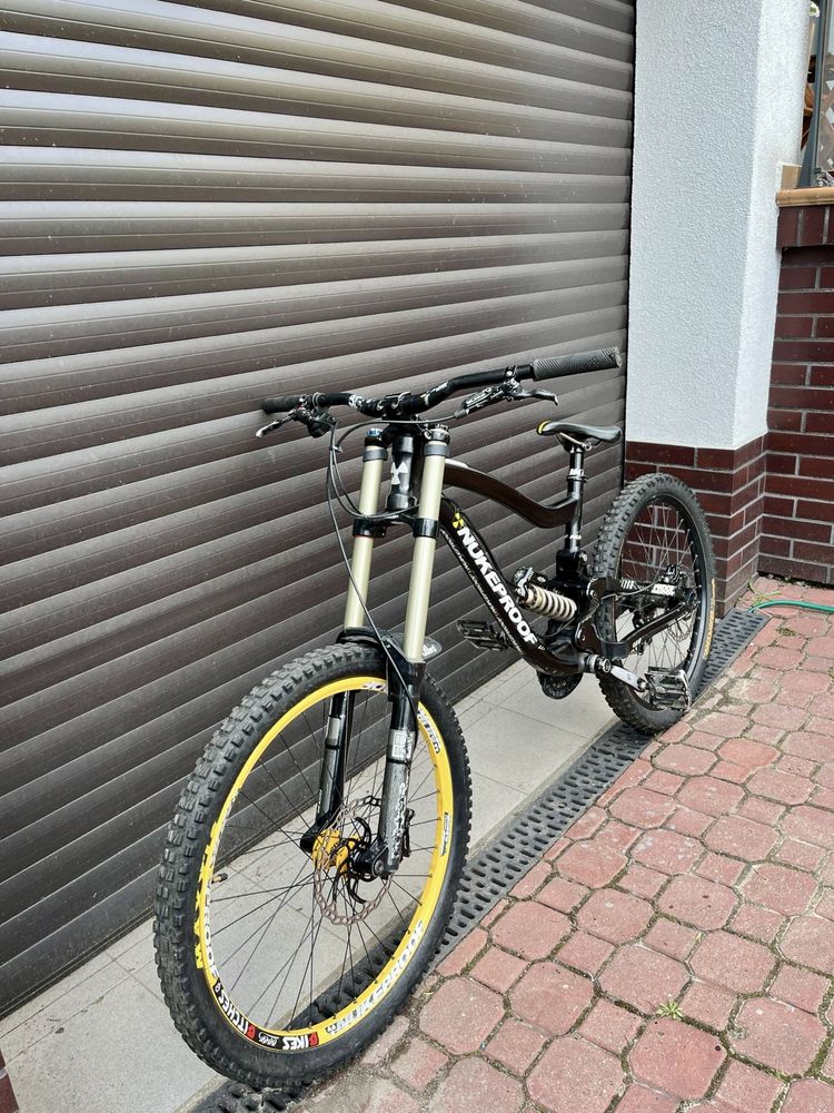Nukeproof scalp (downhill) full nie Trek