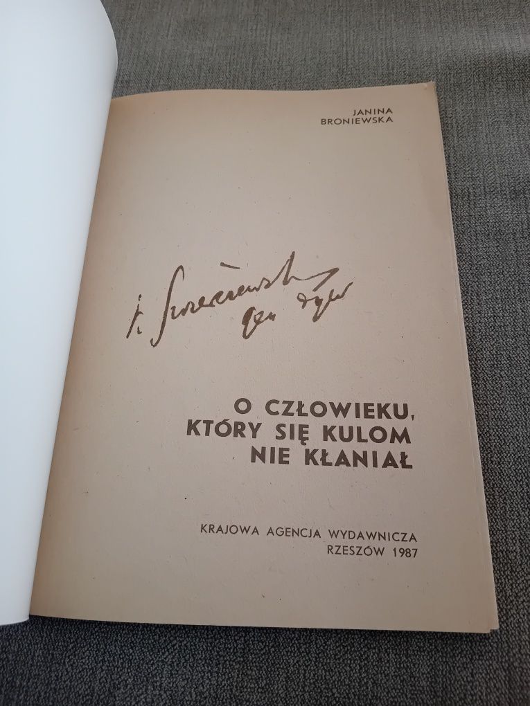 Janina Broniewska O człowieku, który się kulom nie kłaniał