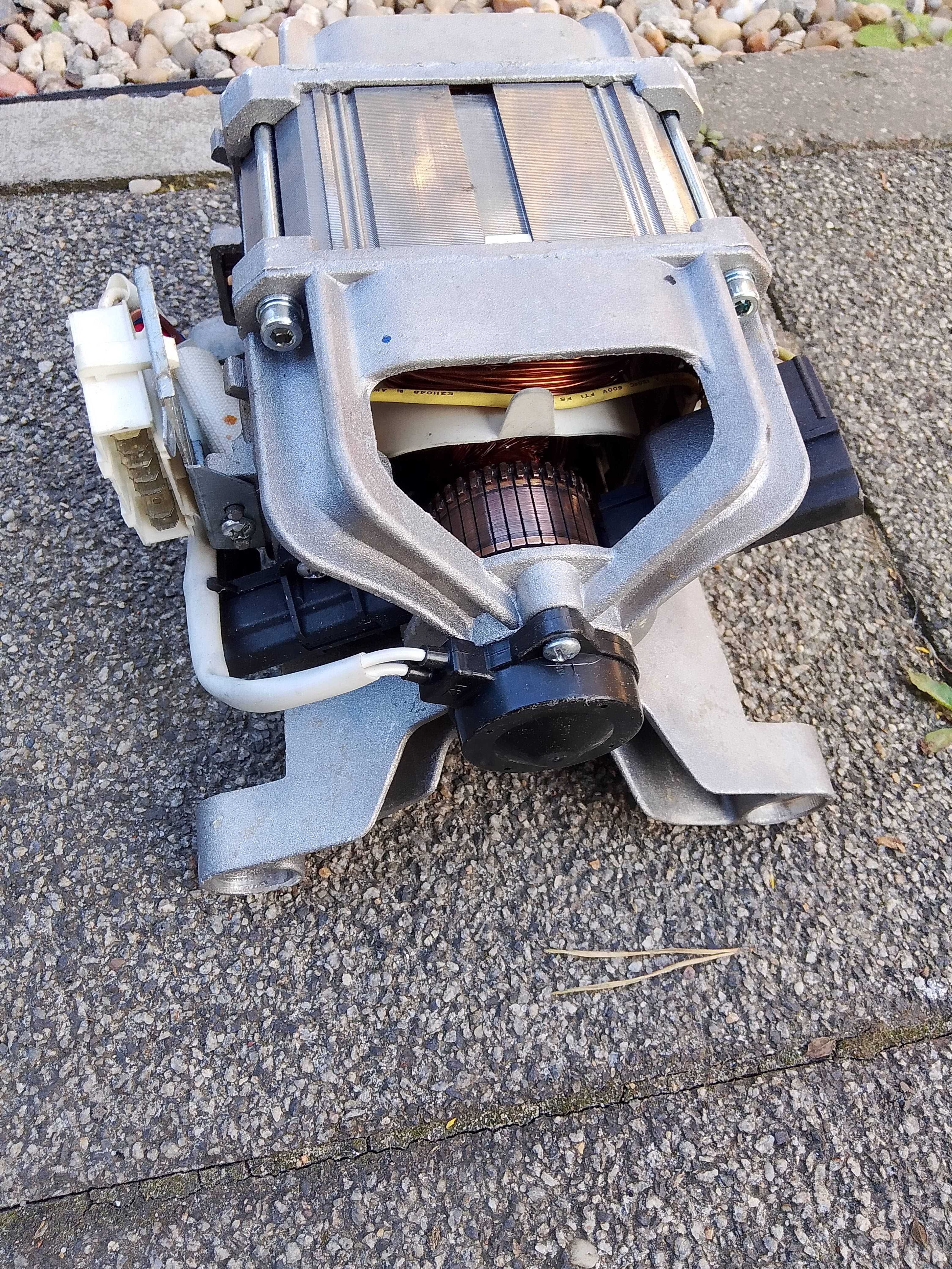 Silnik do pralki sharp model ES-GFB6122W3-PL