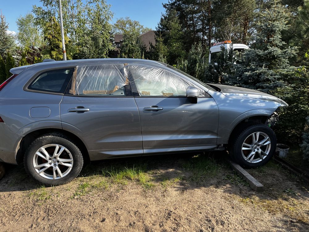 Blotnik prawy volvo xc 60 III