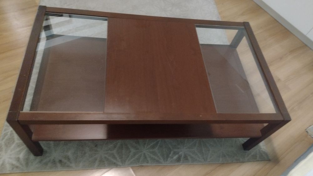 Stolik brązowy z dwiema szybami