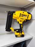 DeWalt DCN 680 акумуляторний нейлерпо дереву Деволт оригінал