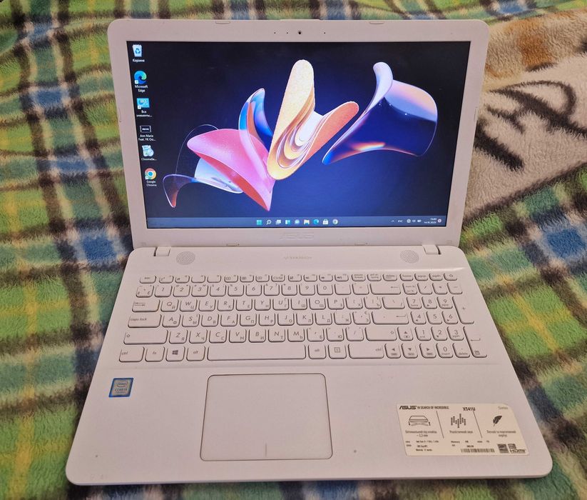 Asus X541U/Intel® Core i3 7100U/8GB/240SSD/Intel Graphics HD620  2GB