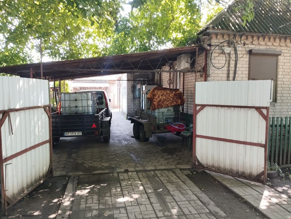 Будинок с Чаплине.2 будинка в одному дворі.Чаплине.
