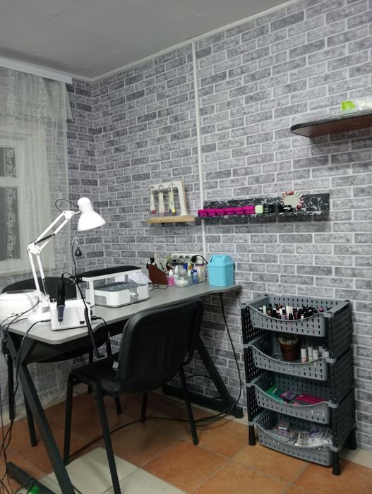 Манікюр,укріплення, нарощення нігтів та педикюр