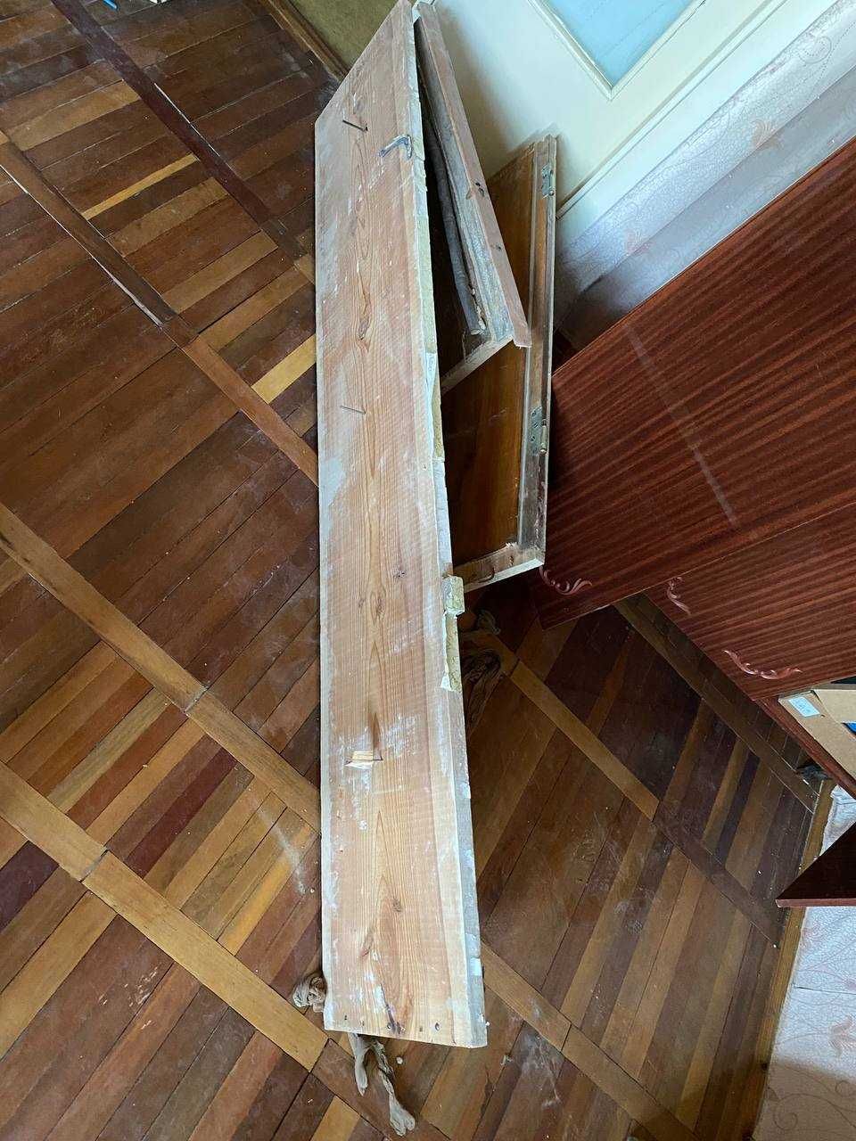 Продам двері 86 праві, дерев'ні + налічніки + коробка, замки, петлі
