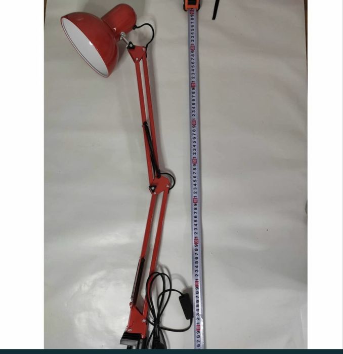 Лампа на стіл з кріпленням на струбцині