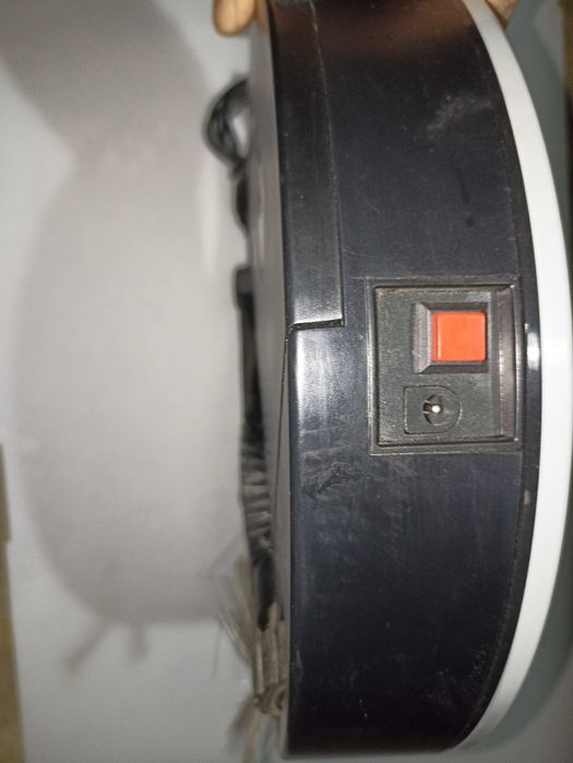 Robot Sprzątający, Odkurzacz automatyczny ADLER AD7031