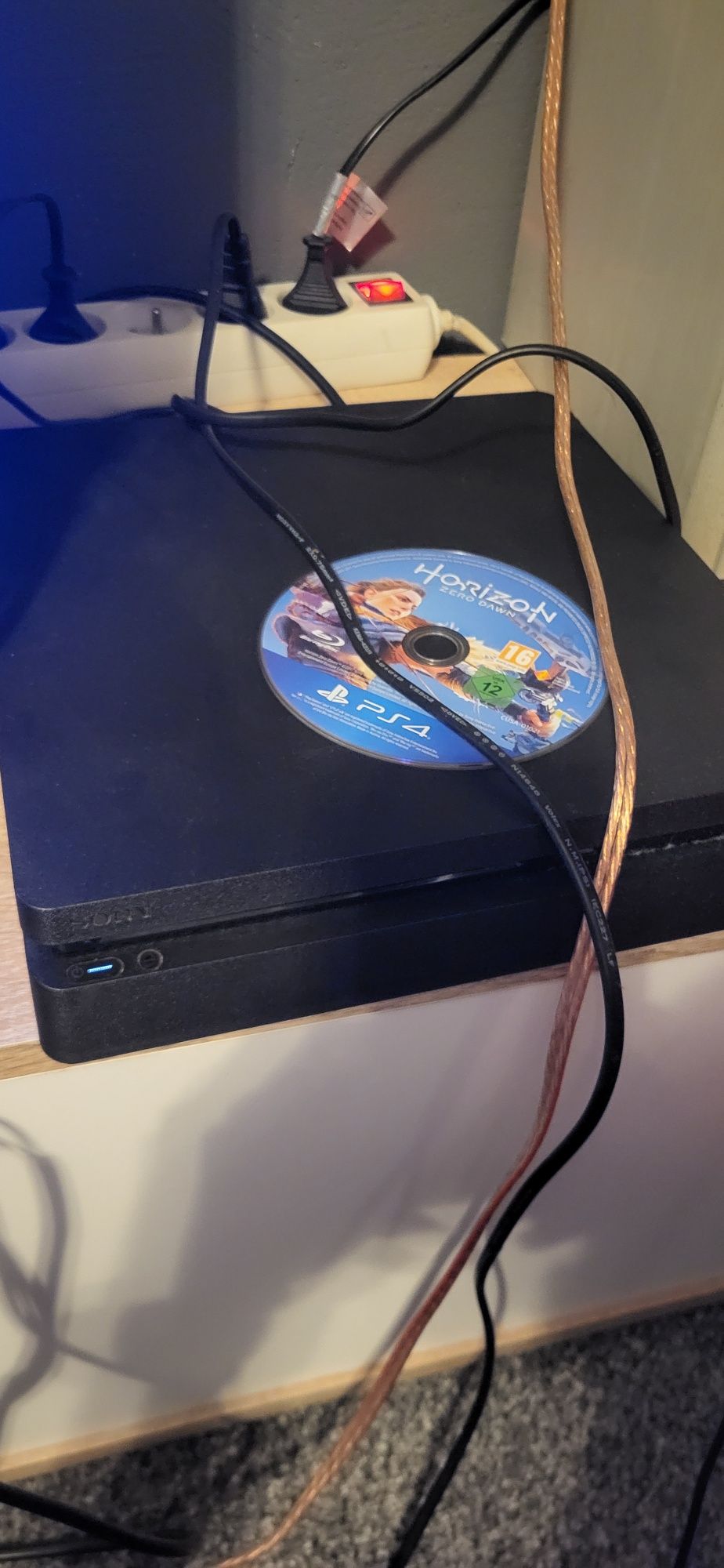 Konsola Ps4 slim