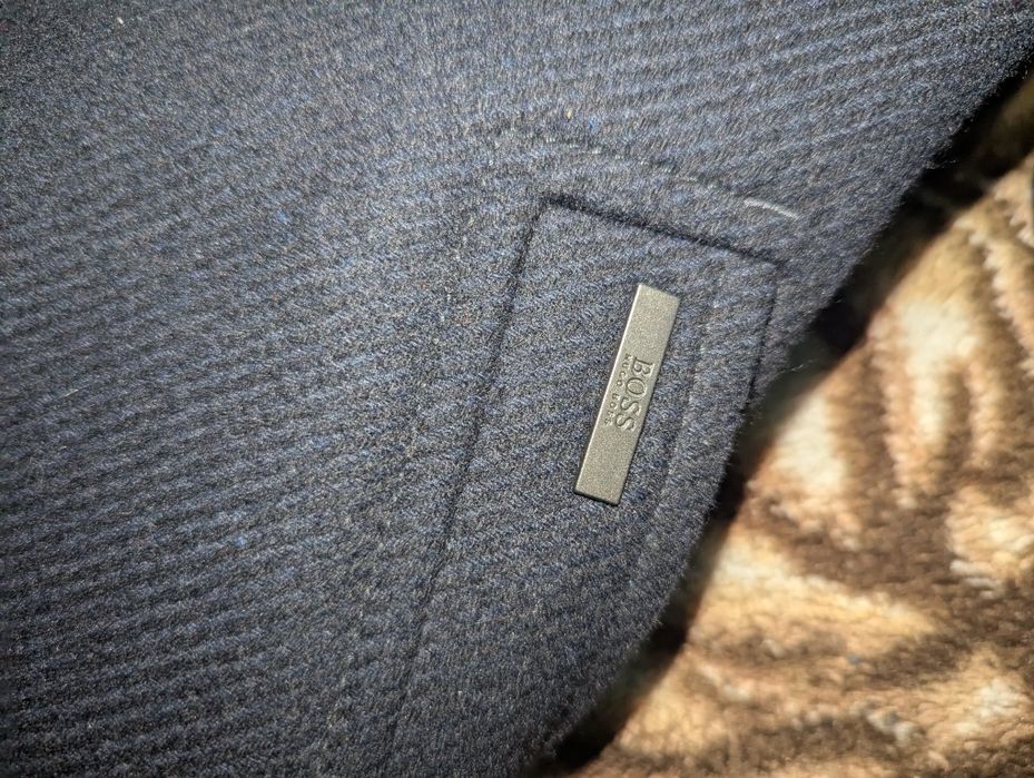 Продам чоловіче пальто Hugo boss (Оригінал)