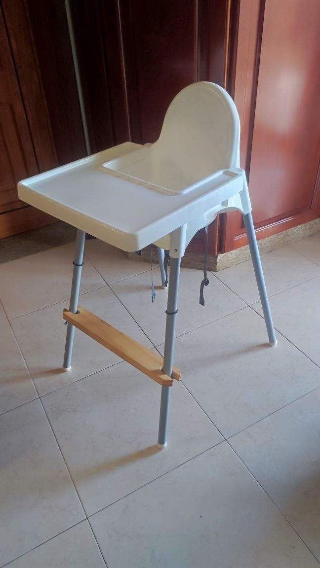 Duas Cadeiras de refeição bebê