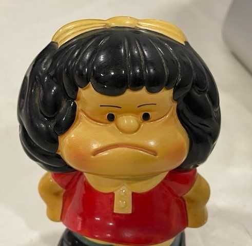 Antigo Mealheiro em Louça e imagem em madeira da boneca Mafalda