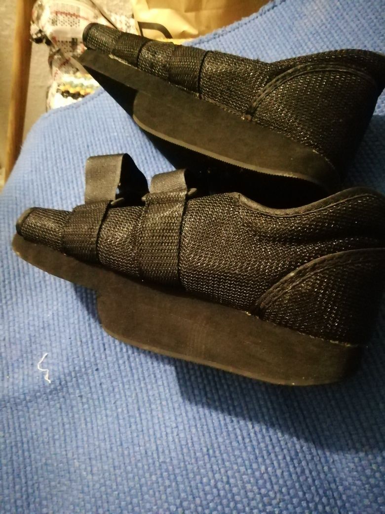 Sapatos pós-operatório dos joanetes.