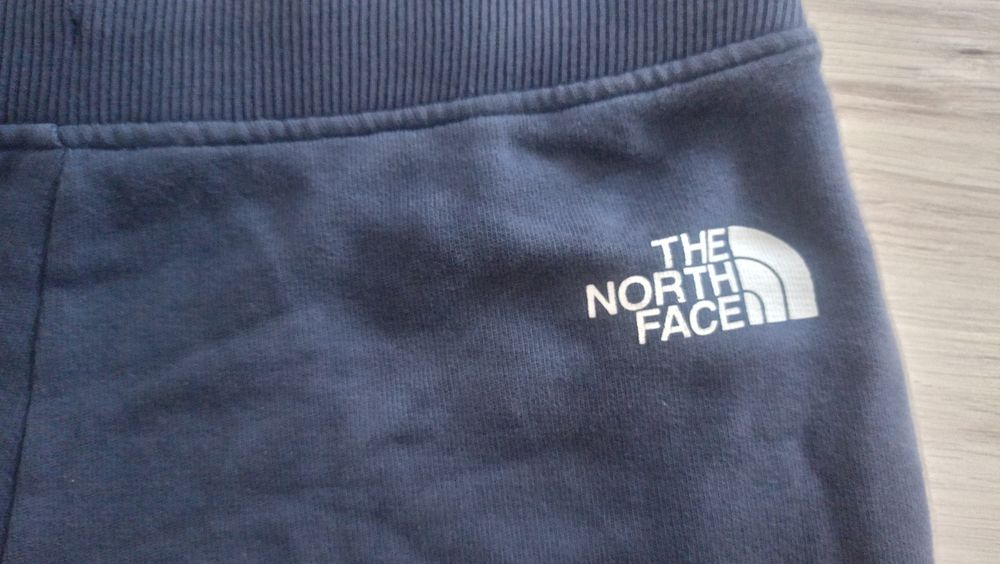 Spodenki sportowe The North Face rozmiar 164 cm 14-16 lat