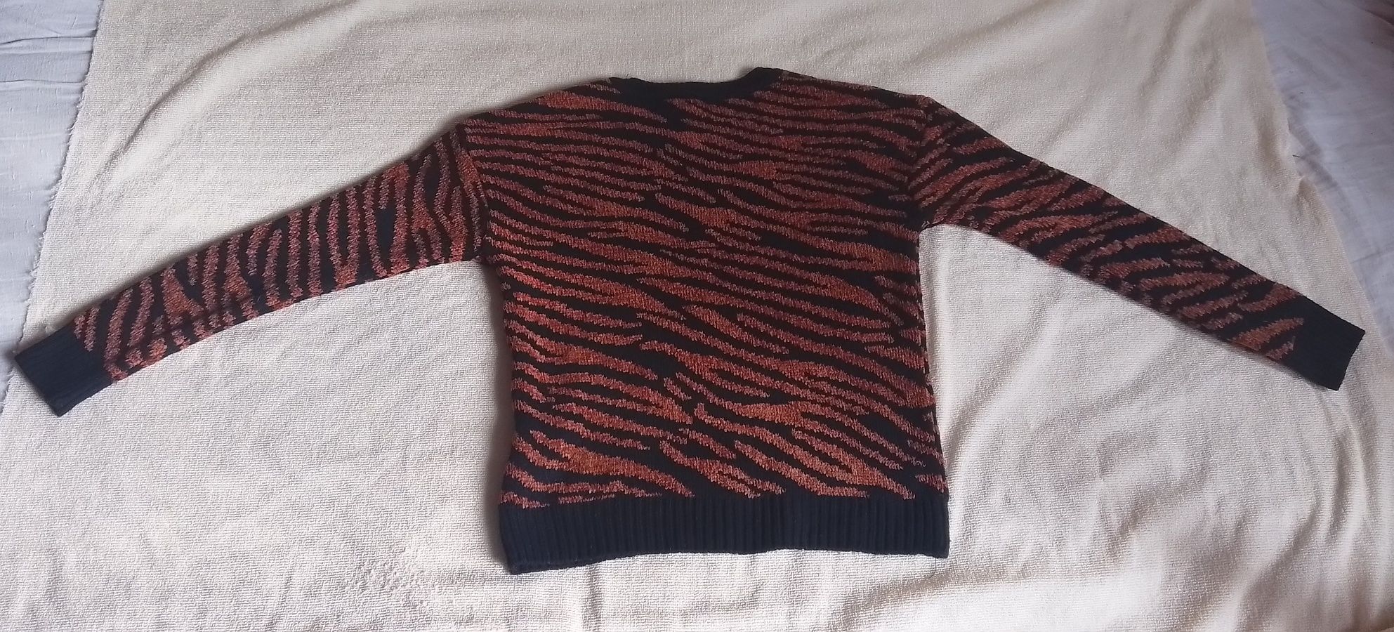 Смугастий теплий светр