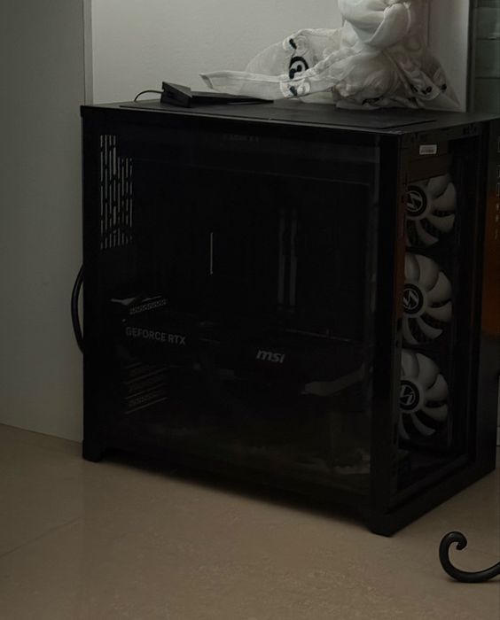 Caixa Atx lianli 011 e 6 ventoinhas de lianli