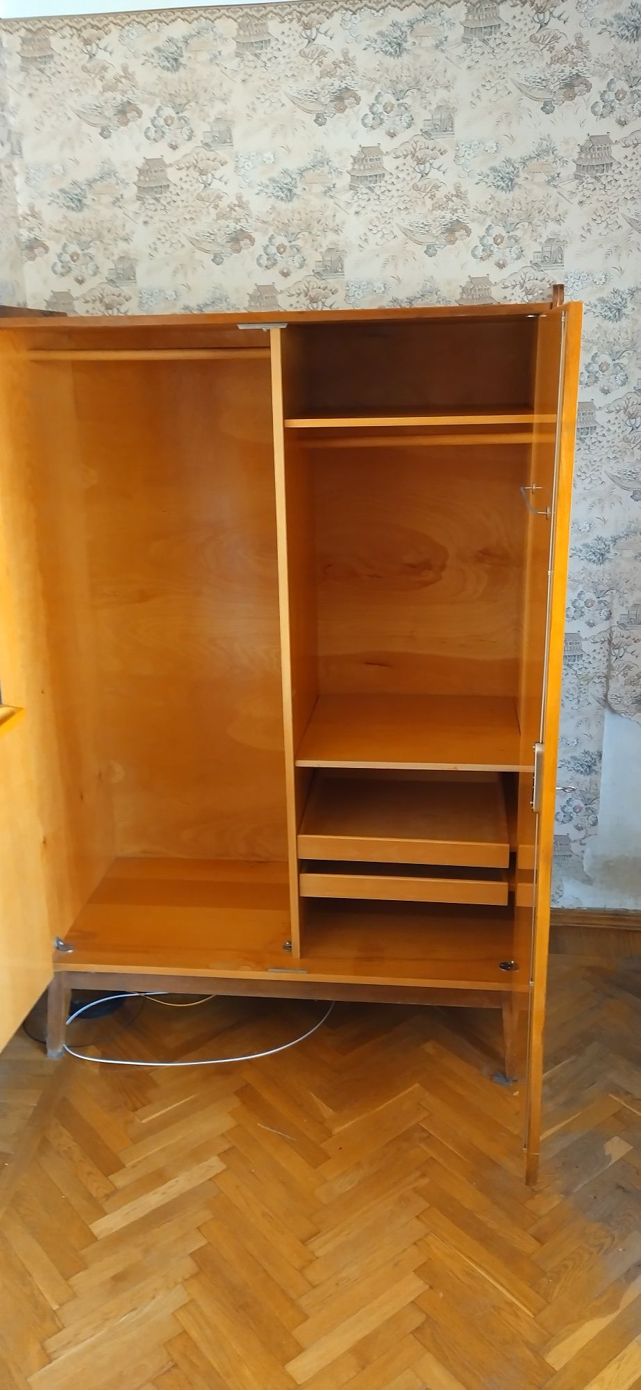 Шкаф из набора Татра Правенец (уже разобран и готов к выгрузке)