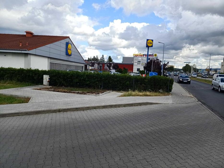 Plac w parku handlowym – Rumia, ul. Grunwaldzka 8
