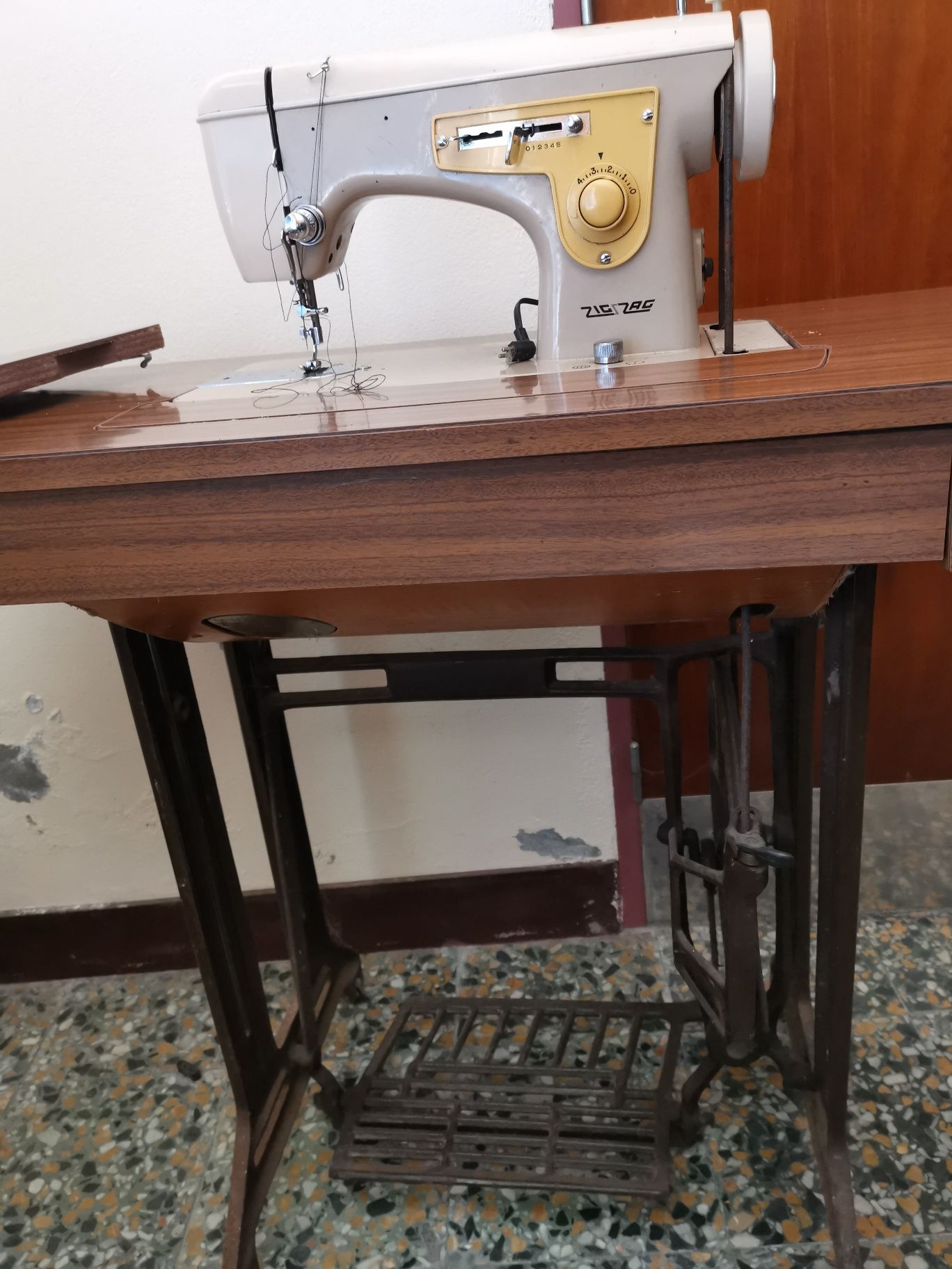Máquina de custura ziguezague
