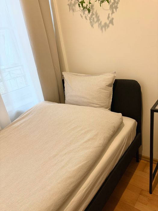 Łóżko IKEA SLATTUM + materac VESTEROY (90x200) – stan bardzo dobry